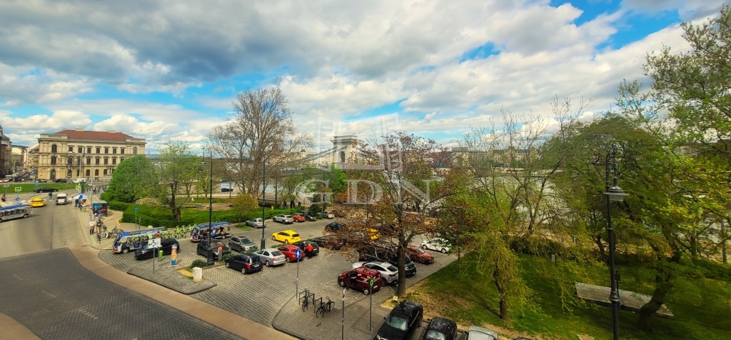 Kiadó Budapest I. kerület Lakás (téglaépítésű)