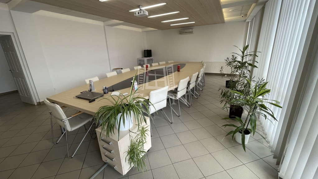 For rent Szeged Office